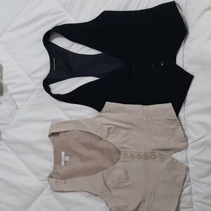2 crop vests womens size 4 button front scoop neck lined NY &Co and Express